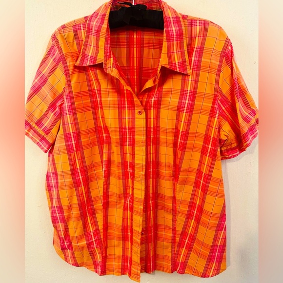 Avenue button down with button sleeves. Size 22/24 - Picture 1 of 4